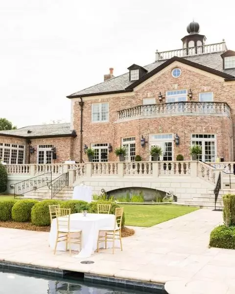 Wedding at Fountain View Mansion front with tables