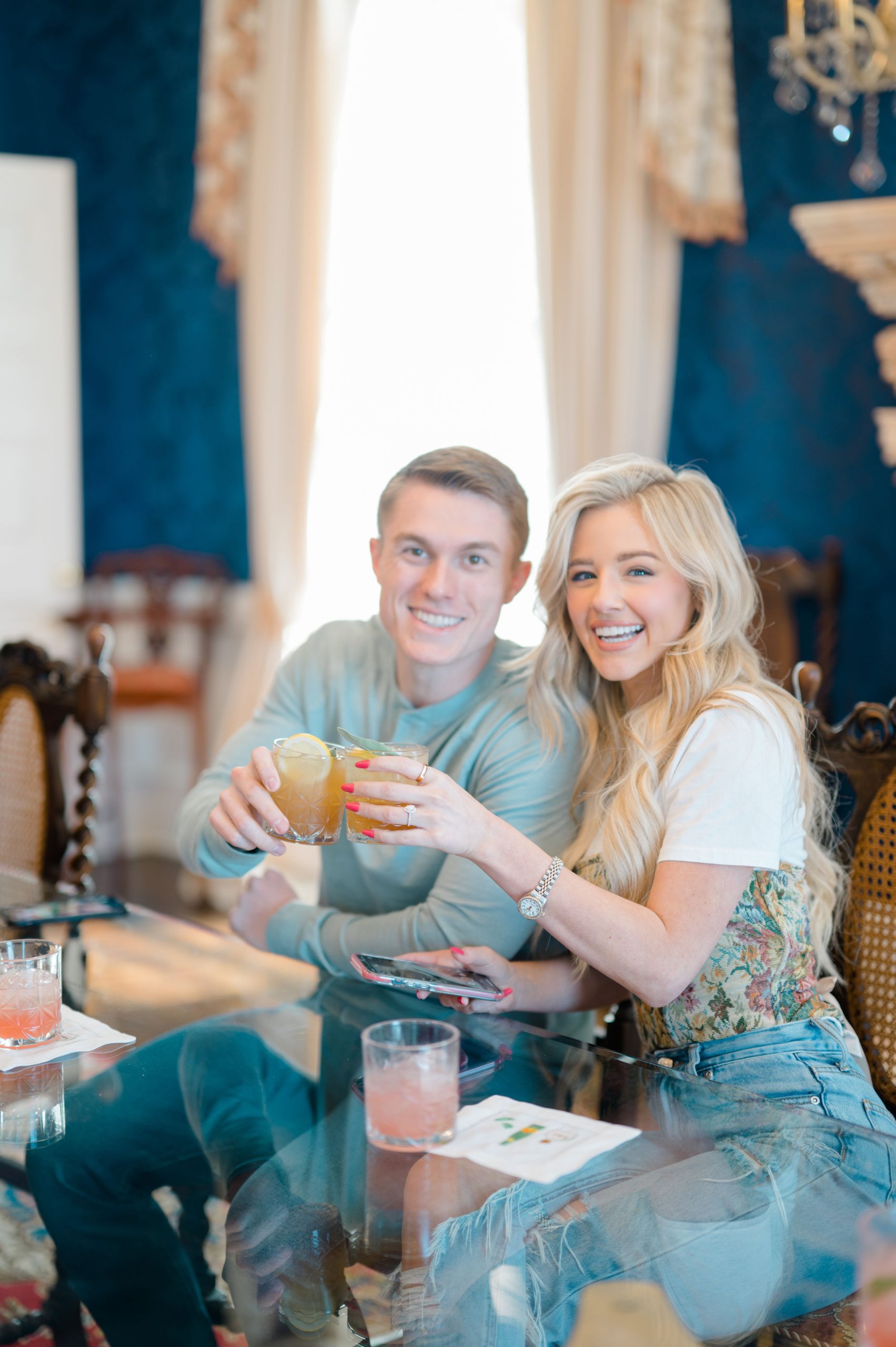 cocktail tasting ; couple tasting signature cocktail drinks