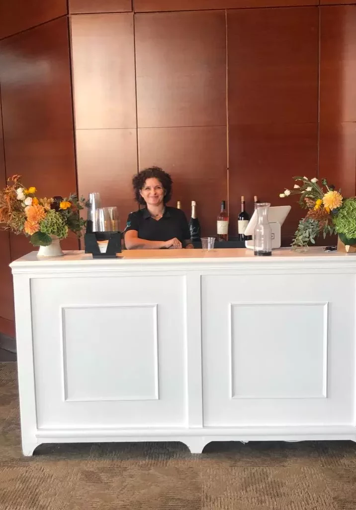 bnb beverage management bartender serving alcohol at birmingham museum of art event